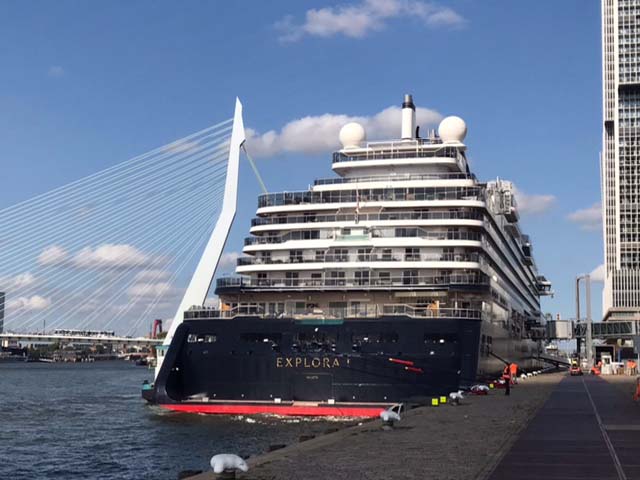 Explora I aan de Cruise Terminal Rotterdam